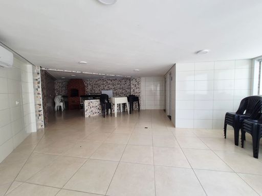 Salão com Churrasqueira