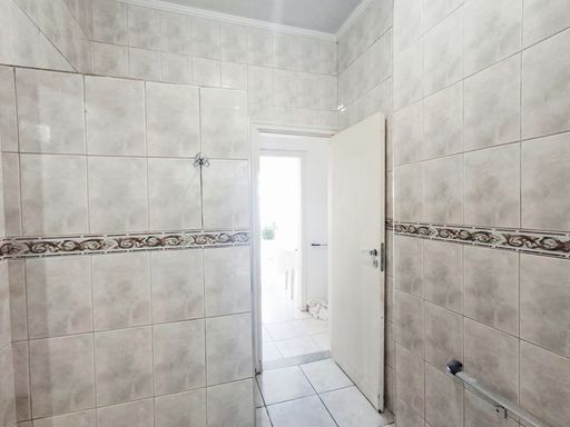 Banheiro e Área de Serviço