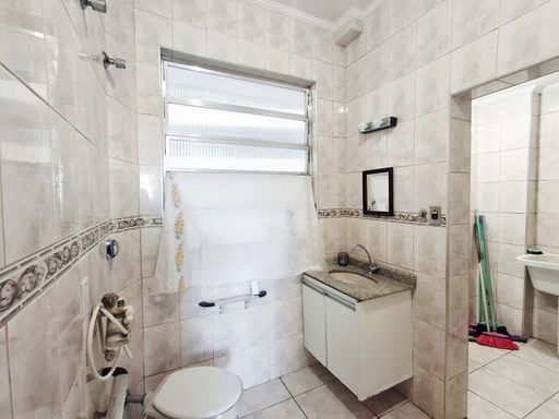 Banheiro e Área de Serviço