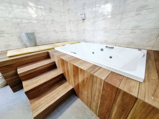 JACUZZI