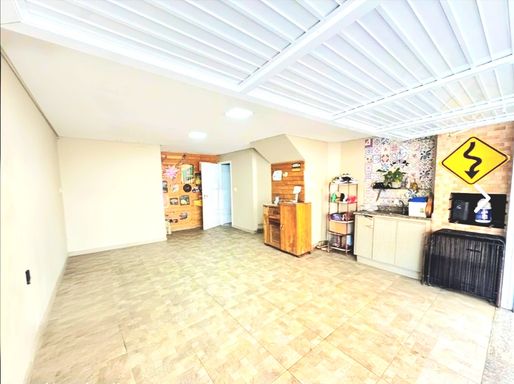 GARAGEM GOURMET COM CHURRASQUEIRA PRIVATIVA