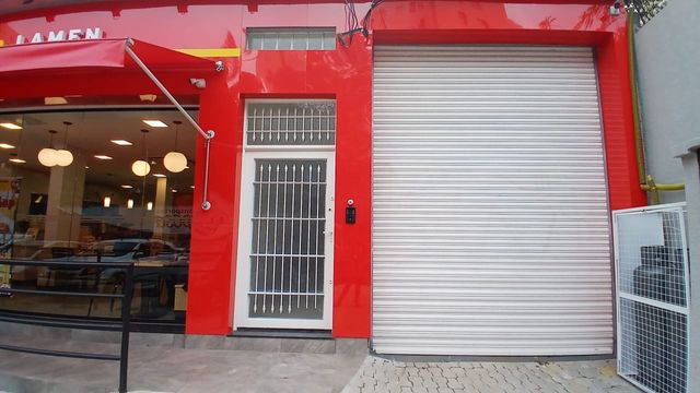 #SalaIluminada  
#AmbienteAconchegante  
#EspaçoFuncional  
#ProntaParaUso  
#SalaComJanela  
#AmbienteInspirador  
#PerfeitaParaEscritório  
#EspaçoCorporativo  
#LocalizaçãoPrivilegiada  
#ExcelenteIluminaçãoNatural