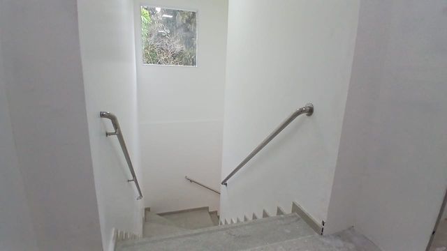 #SalaIluminada  
#AmbienteAconchegante  
#EspaçoFuncional  
#ProntaParaUso  
#SalaComJanela  
#AmbienteInspirador  
#PerfeitaParaEscritório  
#EspaçoCorporativo  
#LocalizaçãoPrivilegiada  
#ExcelenteIluminaçãoNatural