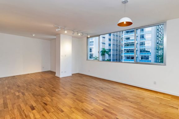 #DesignContemporâneo

#ArquiteturaDeLuxo

#Decorado

#VistaPanorâmica

#LocalizaçãoPrivilegiada

#CondomínioDeAltoPadrão

#ConfortoESofisticação

#ReformaDeLuxo

#ApartamentoEspaçoso

#InvestimentoImobiliário