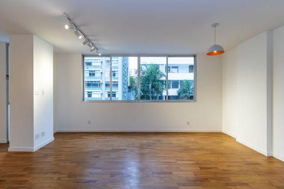 #DesignContemporâneo

#ArquiteturaDeLuxo

#Decorado

#VistaPanorâmica

#LocalizaçãoPrivilegiada

#CondomínioDeAltoPadrão

#ConfortoESofisticação

#ReformaDeLuxo

#ApartamentoEspaçoso

#InvestimentoImobiliário