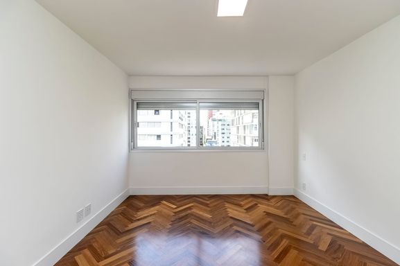 #ApartamentoÀVenda

#CentroDaCidade

#VistaPanorâmica

#SacadaComVidro

#ApartamentoReformado

#SemiMobiliado

#Oportunidade

#ProntoParaMorar

#ExcelenteLocalização

#ImóvelDeOportunidade