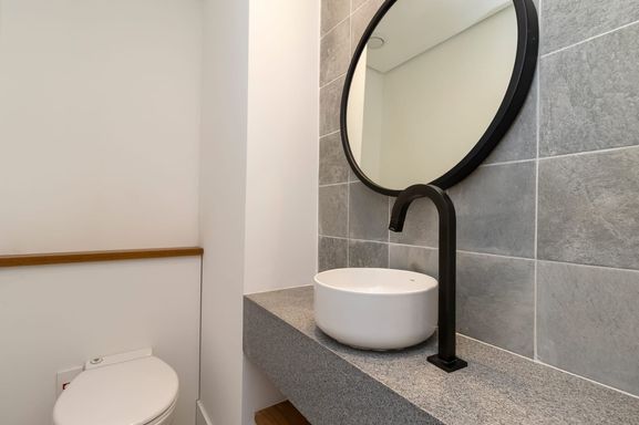 #ApartamentoÀVenda

#CentroDaCidade

#VistaPanorâmica

#SacadaComVidro

#ApartamentoReformado

#SemiMobiliado

#Oportunidade

#ProntoParaMorar

#ExcelenteLocalização

#ImóvelDeOportunidade