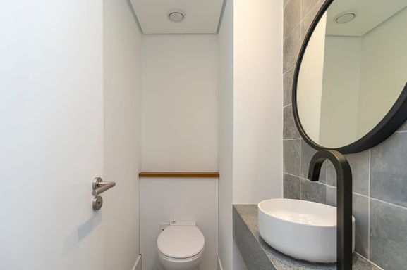 #ApartamentoÀVenda

#CentroDaCidade

#VistaPanorâmica

#SacadaComVidro

#ApartamentoReformado

#SemiMobiliado

#Oportunidade

#ProntoParaMorar

#ExcelenteLocalização

#ImóvelDeOportunidade