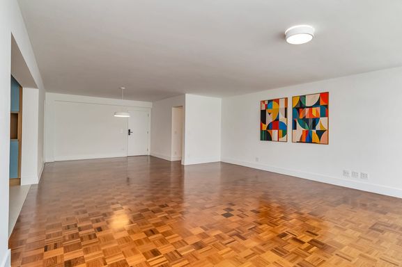 #ApartamentoÀVenda

#CentroDaCidade

#VistaPanorâmica

#SacadaComVidro

#ApartamentoReformado

#SemiMobiliado

#Oportunidade

#ProntoParaMorar

#ExcelenteLocalização

#ImóvelDeOportunidade