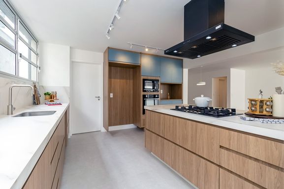 #ApartamentoÀVenda

#CentroDaCidade

#VistaPanorâmica

#SacadaComVidro

#ApartamentoReformado

#SemiMobiliado

#Oportunidade

#ProntoParaMorar

#ExcelenteLocalização

#ImóvelDeOportunidade