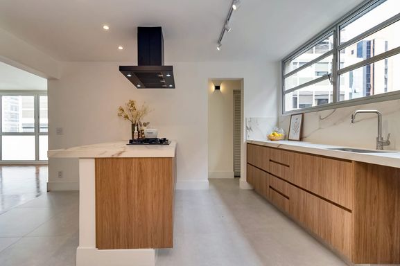 #ApartamentoÀVenda

#CentroDaCidade

#VistaPanorâmica

#SacadaComVidro

#ApartamentoReformado

#SemiMobiliado

#Oportunidade

#ProntoParaMorar

#ExcelenteLocalização

#ImóvelDeOportunidade