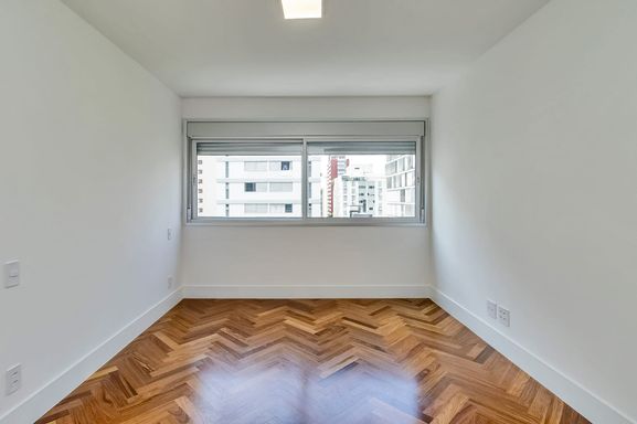 #ApartamentoÀVenda

#CentroDaCidade

#VistaPanorâmica

#SacadaComVidro

#ApartamentoReformado

#SemiMobiliado

#Oportunidade

#ProntoParaMorar

#ExcelenteLocalização

#ImóvelDeOportunidade