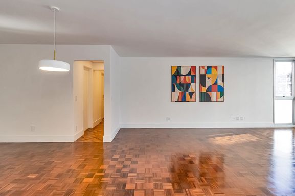 #ApartamentoModerno

#DesignContemporâneo

#AltoPadrão

#LuzNatural

#VistaLinda

#MorarBem

#ConfortoESofisticação

#InvestimentoSeguro

#ImóvelReformado