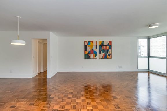 #ApartamentoÀVenda

#CentroDaCidade

#VistaPanorâmica

#SacadaComVidro

#ApartamentoReformado

#SemiMobiliado

#Oportunidade

#ProntoParaMorar

#ExcelenteLocalização

#ImóvelDeOportunidade