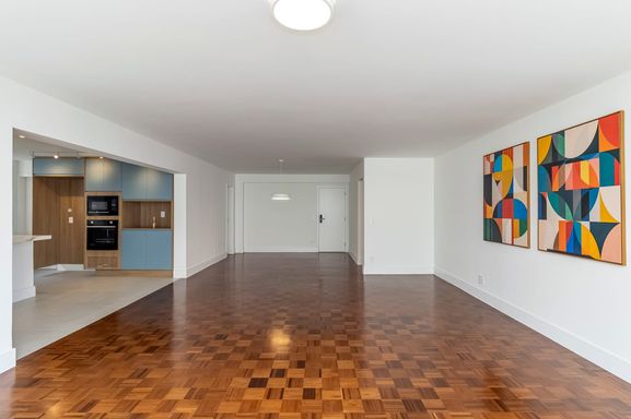 #ApartamentoÀVenda

#CentroDaCidade

#VistaPanorâmica

#SacadaComVidro

#ApartamentoReformado

#SemiMobiliado

#Oportunidade

#ProntoParaMorar

#ExcelenteLocalização

#ImóvelDeOportunidade