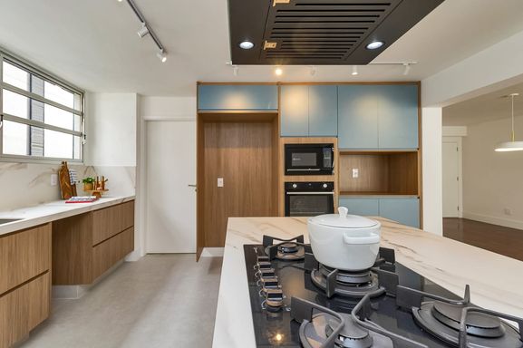 #ApartamentoÀVenda

#CentroDaCidade

#VistaPanorâmica

#SacadaComVidro

#ApartamentoReformado

#SemiMobiliado

#Oportunidade

#ProntoParaMorar

#ExcelenteLocalização

#ImóvelDeOportunidade