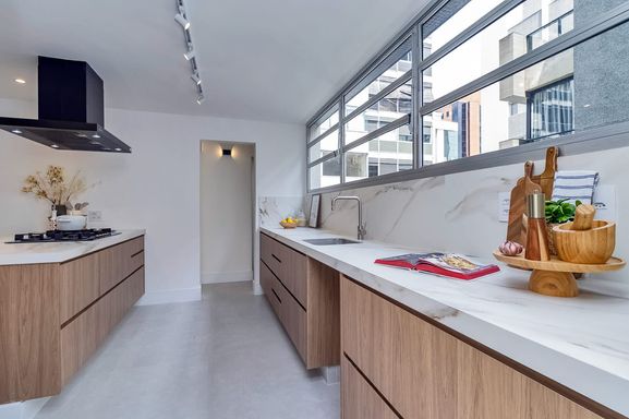 #ApartamentoÀVenda

#CentroDaCidade

#VistaPanorâmica

#SacadaComVidro

#ApartamentoReformado

#SemiMobiliado

#Oportunidade

#ProntoParaMorar

#ExcelenteLocalização

#ImóvelDeOportunidade