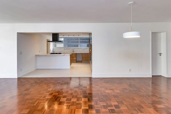 #ApartamentoModerno

#DesignContemporâneo

#AltoPadrão

#LuzNatural

#VistaLinda

#MorarBem

#ConfortoESofisticação

#InvestimentoSeguro

#ImóvelReformado