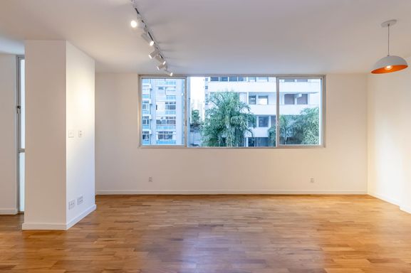 #DesignContemporâneo

#ArquiteturaDeLuxo

#Decorado

#VistaPanorâmica

#LocalizaçãoPrivilegiada

#CondomínioDeAltoPadrão

#ConfortoESofisticação

#ReformaDeLuxo

#ApartamentoEspaçoso

#InvestimentoImobiliário