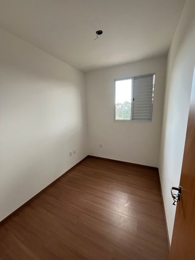 Quarto com piso laminado