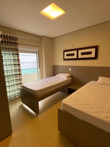 Quarto 2 (com sacada)