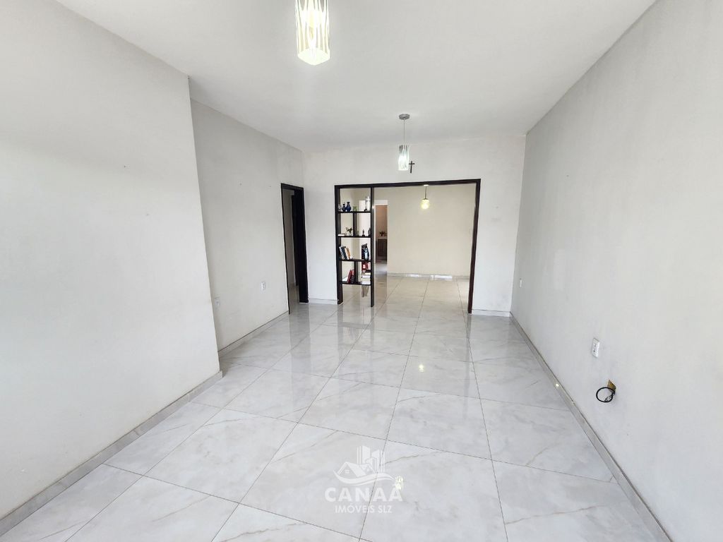 Casa à venda com 3 quartos, 128m² - Foto 1