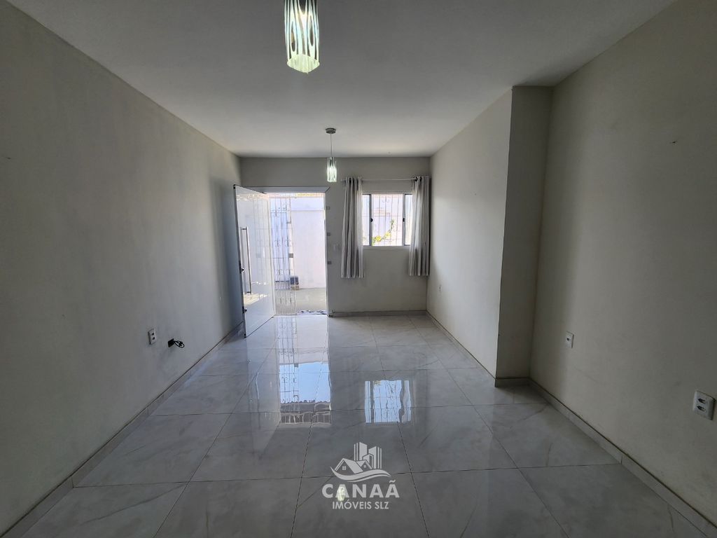 Casa à venda com 3 quartos, 128m² - Foto 2