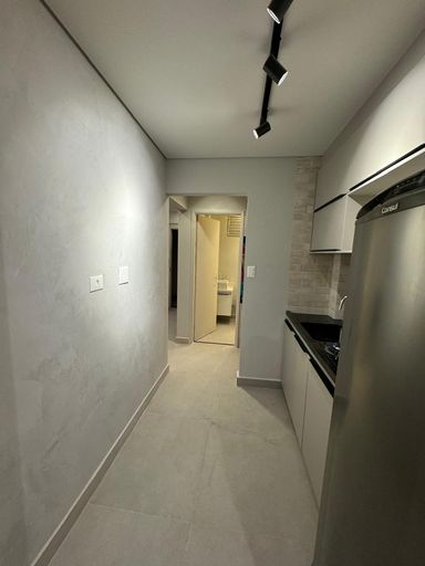 Cozinha nova e planejada integrada a área de serviço