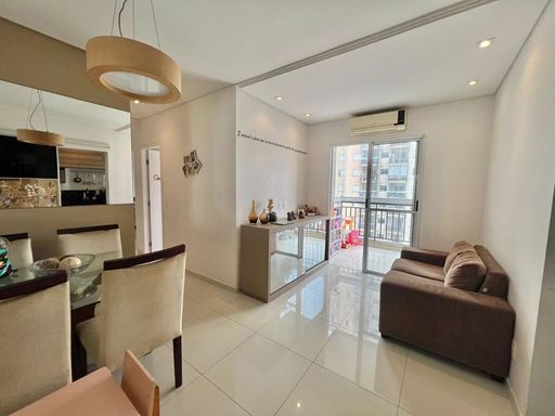 Sala ampla com 2 ambientes