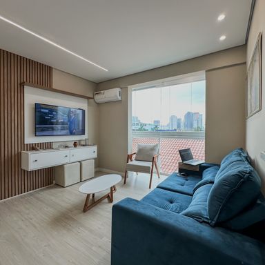 Sala ampla com varanda