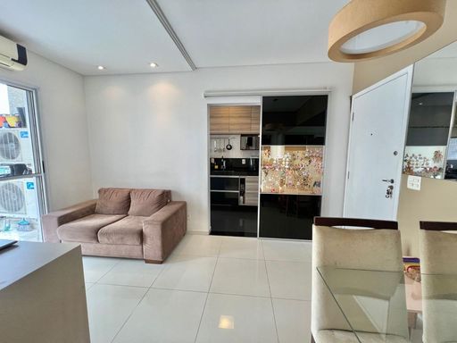 Sala ampla com 2 ambientes