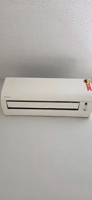 Dormitório com acesso a varanda