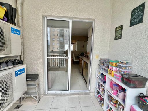 Varanda com fechamento em vidros