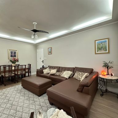 Sala para dois ambientes com ar-condicionado split