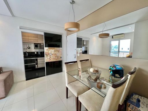 Sala ampla com 2 ambientes