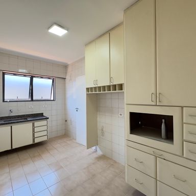 Cozinha funcional e espaçosa