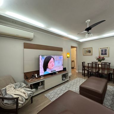 Sala para dois ambientes com ar-condicionado split