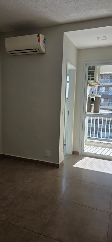 Dormitório com acesso a varanda