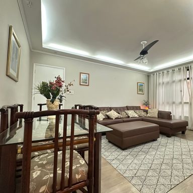 Sala para dois ambientes com ar-condicionado split