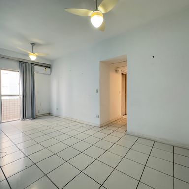 Sala para dois ambientes com varanda