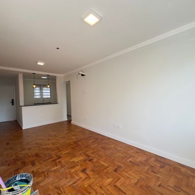 Sala muito ampla e iluminada, integrada com a cozinha, podendo ser divida para mais um dormitório