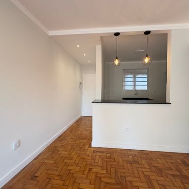 Sala muito ampla e iluminada, integrada com a cozinha, podendo ser divida para mais um dormitório