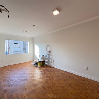 Sala muito ampla e iluminada, integrada com a cozinha, podendo ser divida para mais um dormitório