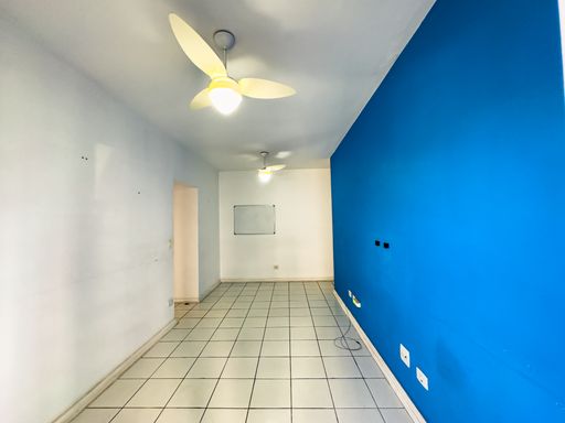 Sala para dois ambientes com varanda