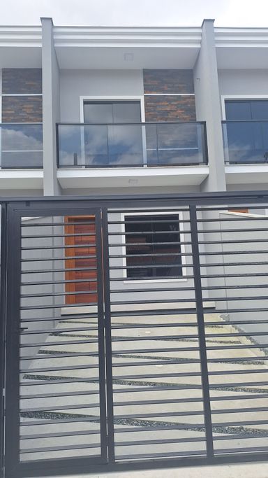 Vende-se geminado novo no floresta