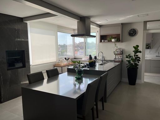 apartamento alto padrão em São Bento do Sul com quatro vagas de garagem.