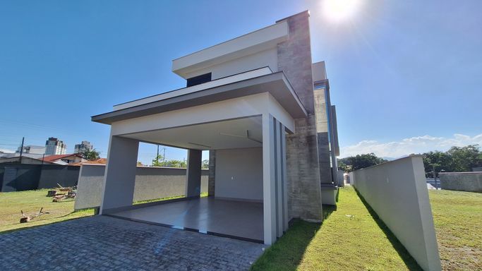 Casa em condominio Fechado em Joinville