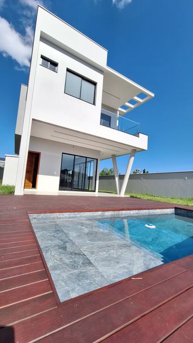 Casa em condominio Fechado em Joinville