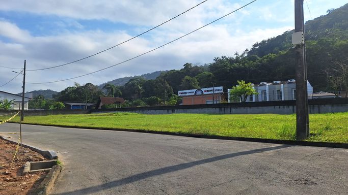 Terreno a venda no condominio Royal Garden Pirabeiraba - lote