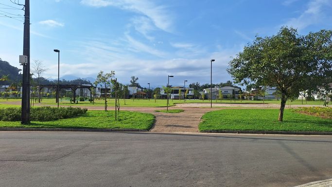 Terreno a venda no condominio Royal Garden Pirabeiraba - lote